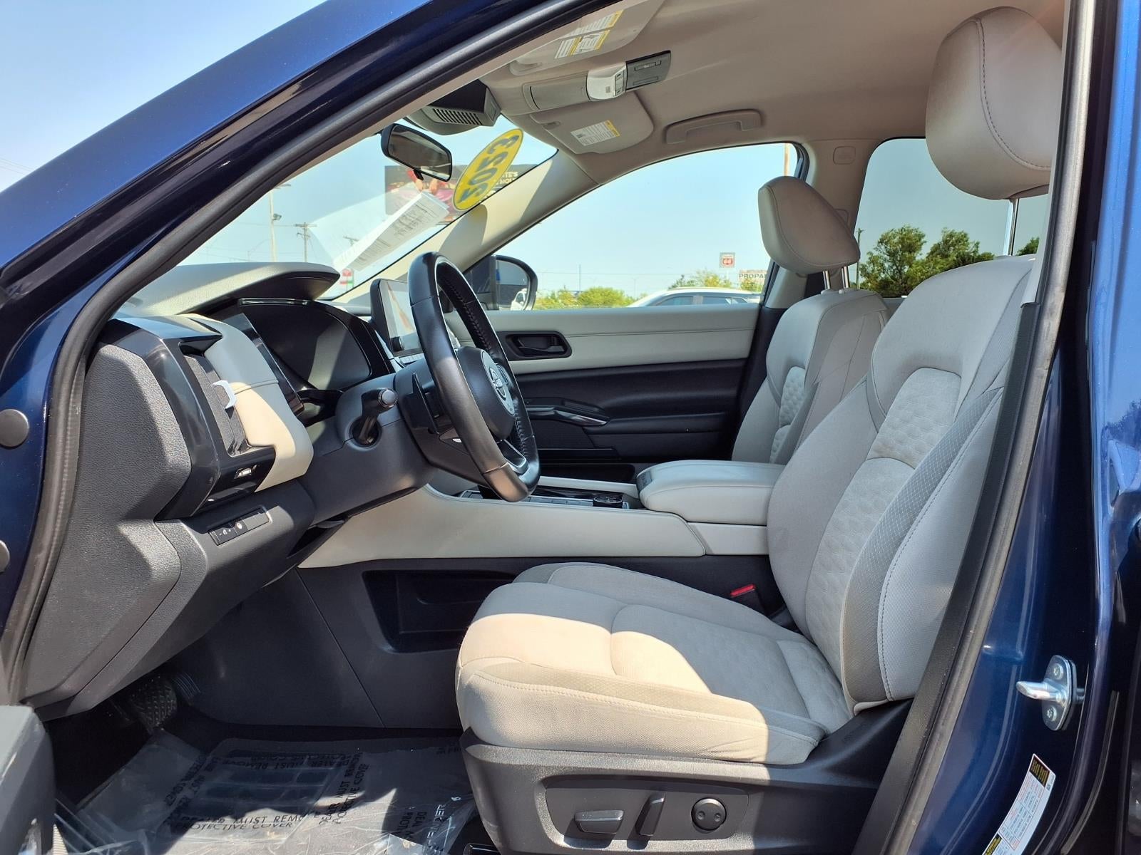 2023 Nissan Pathfinder SV