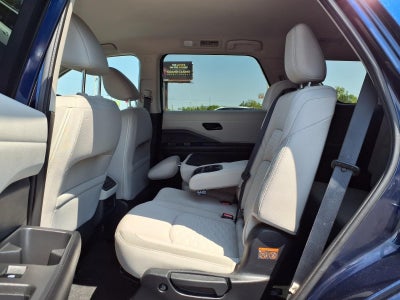 2023 Nissan Pathfinder SV
