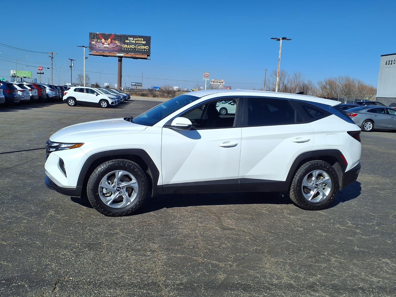 2022 Hyundai TUCSON SE