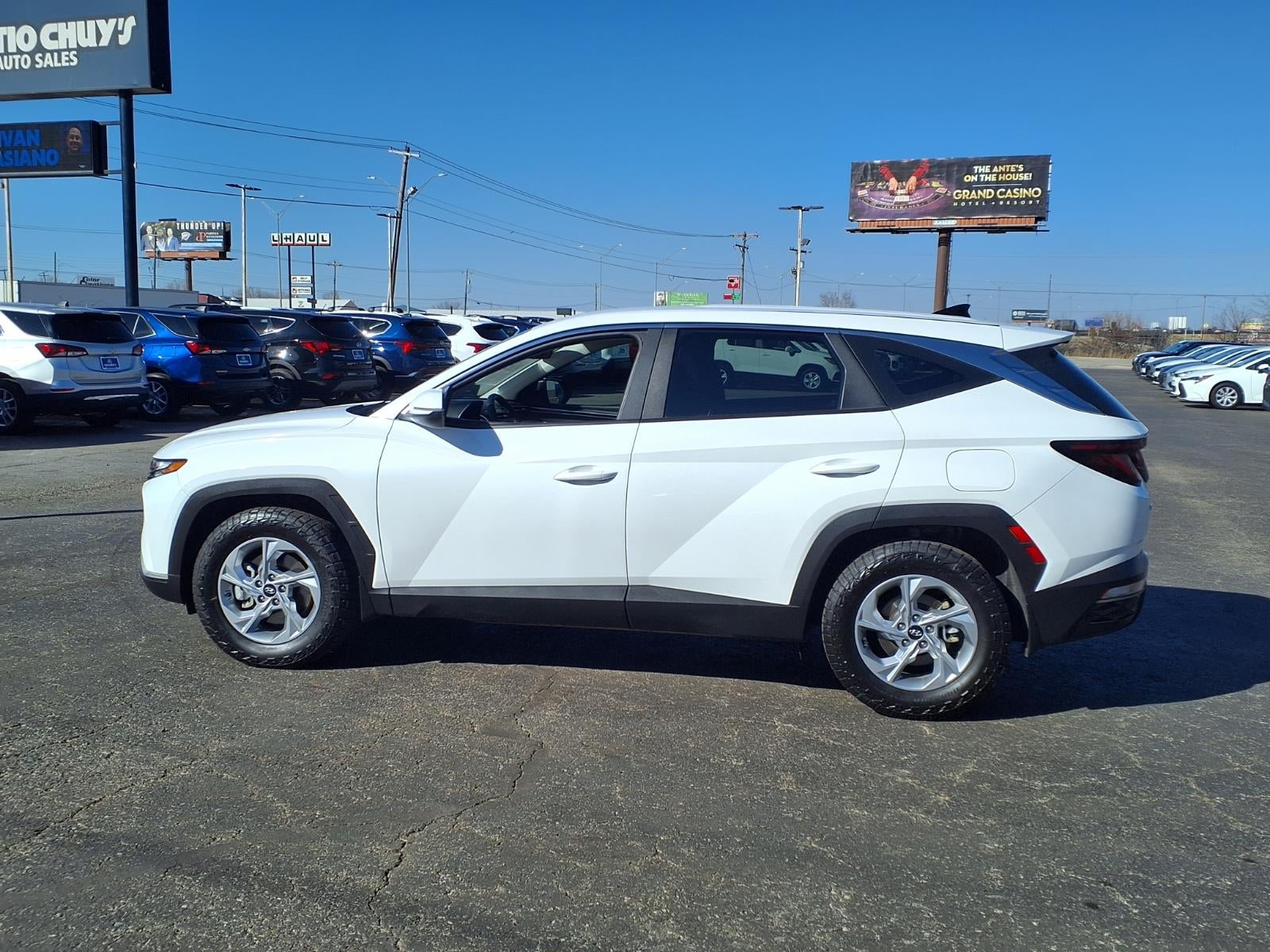 2022 Hyundai TUCSON SE