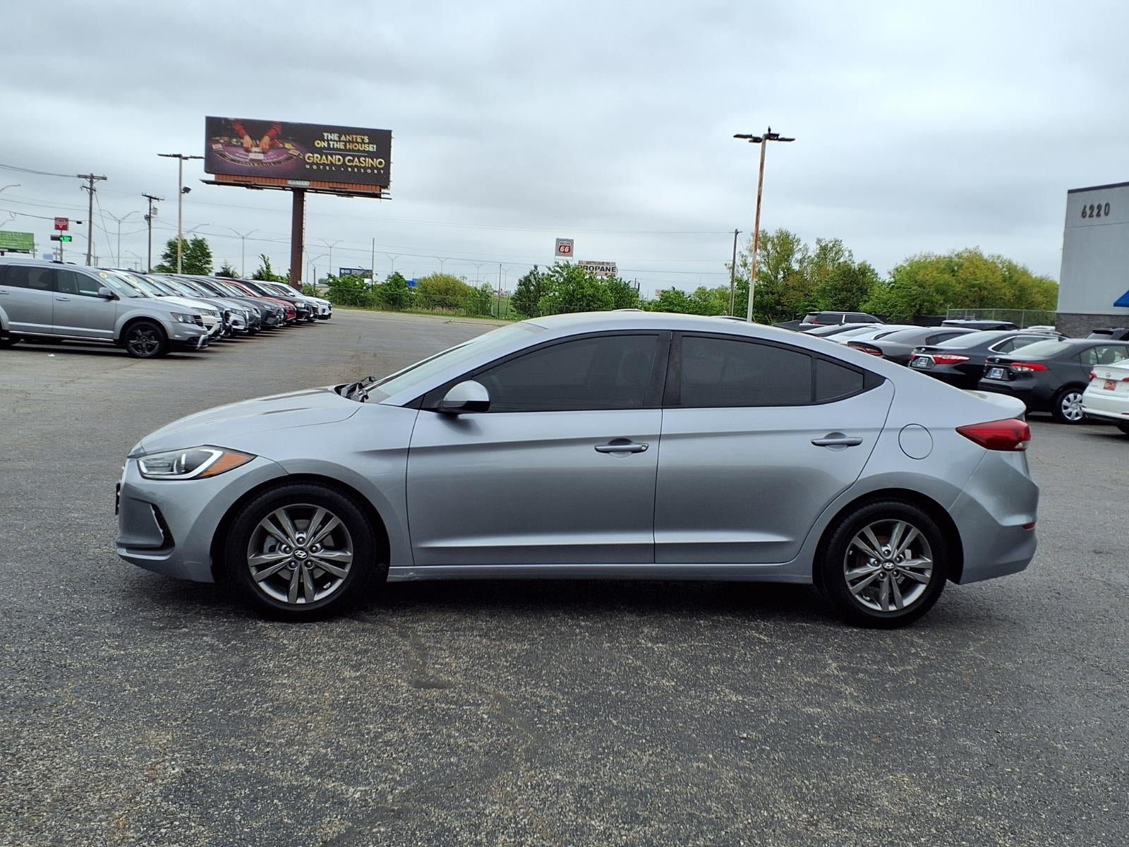 2017 Hyundai ELANTRA SE