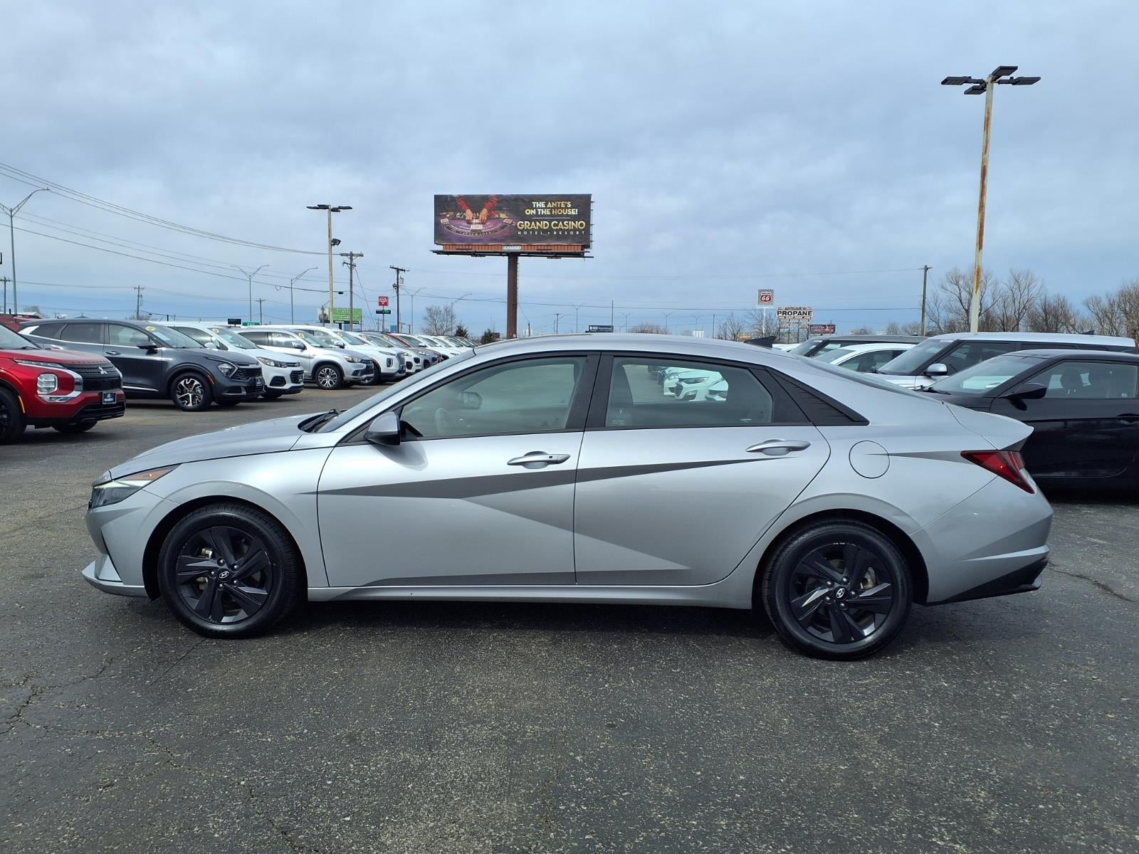 2023 Hyundai ELANTRA SEL