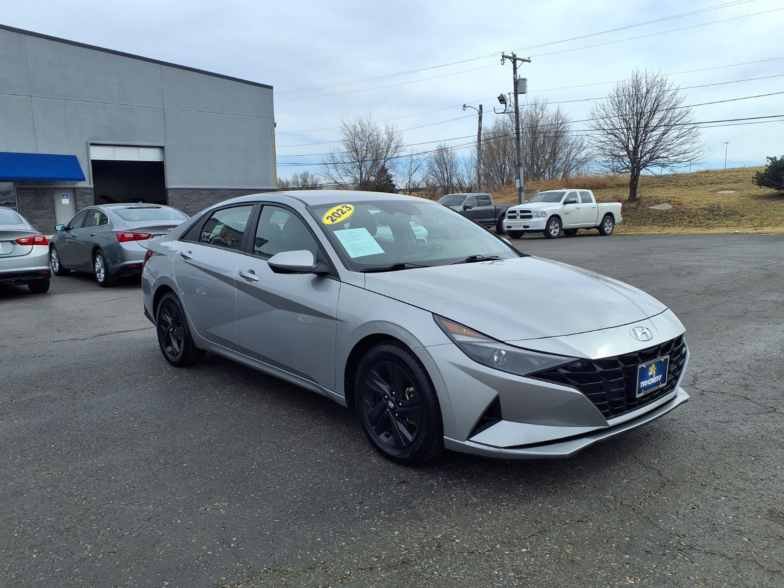 2023 Hyundai ELANTRA SEL