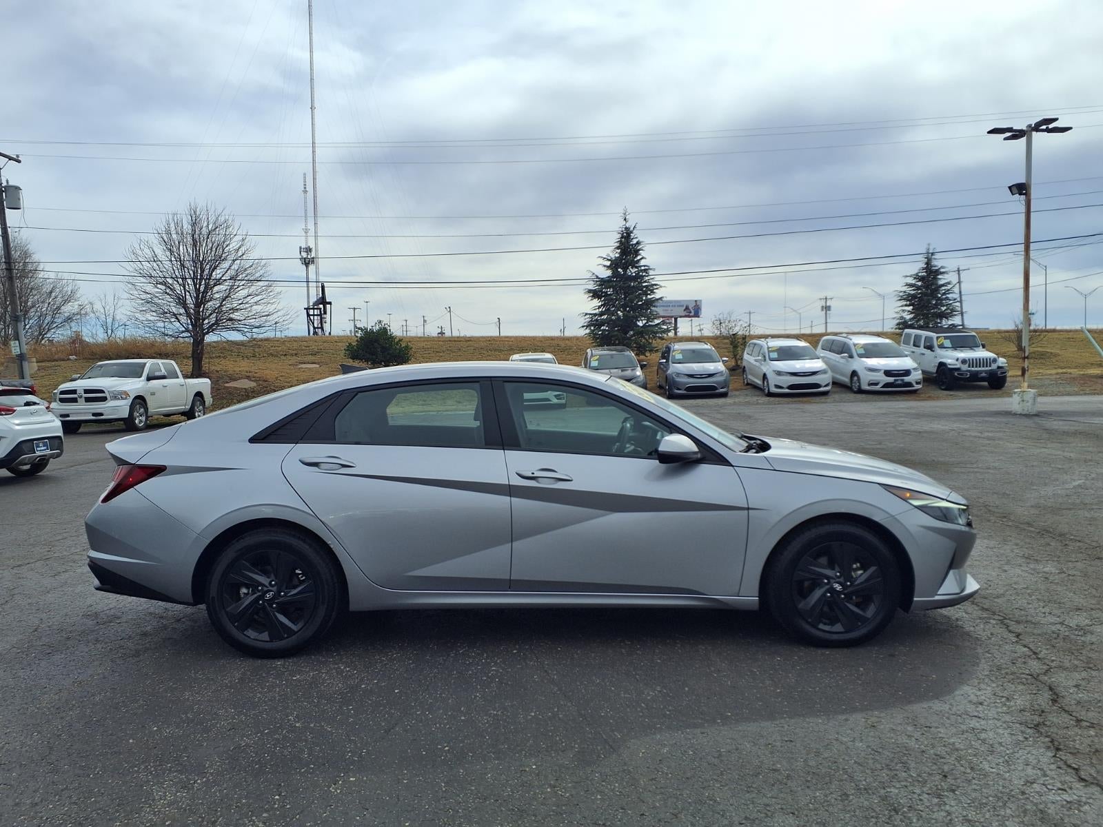 2023 Hyundai ELANTRA SEL