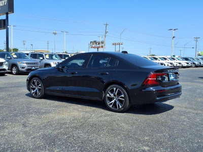 2023 Volvo S60 B5 Plus Dark Theme