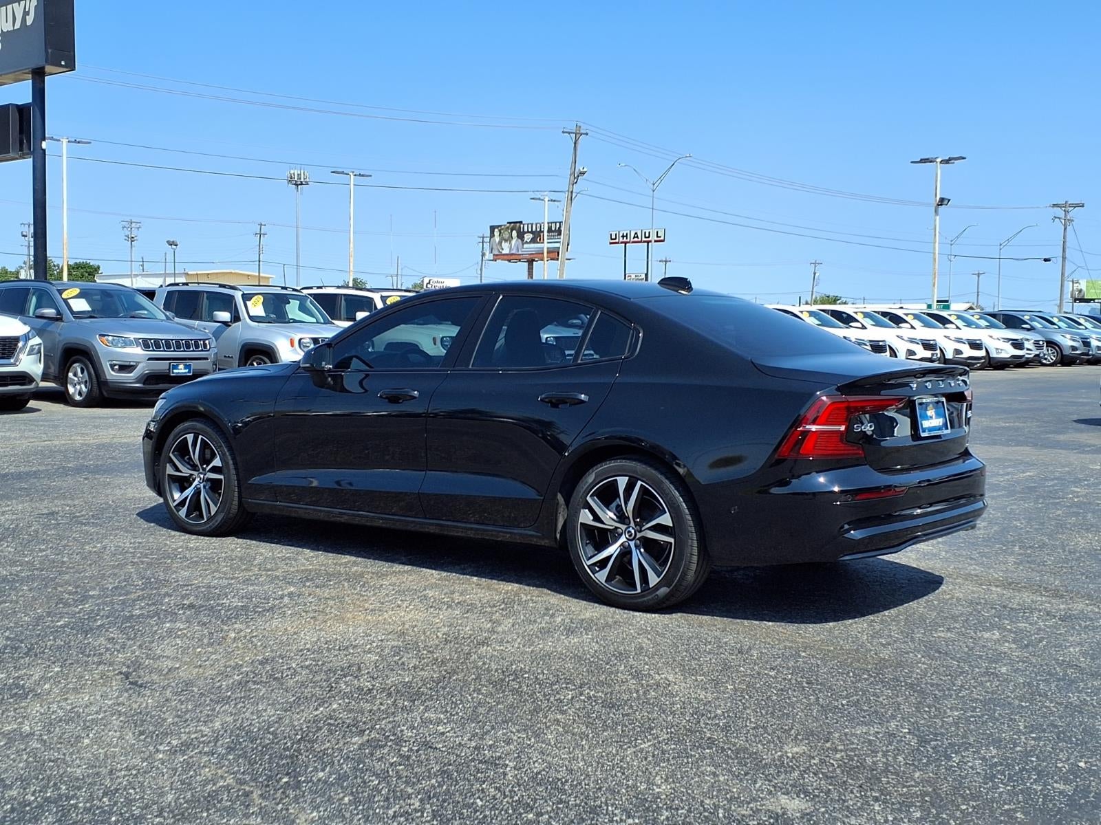 2023 Volvo S60 B5 Plus Dark Theme