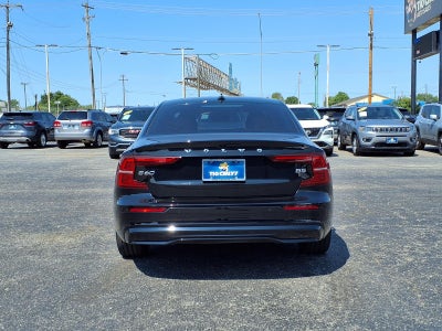 2023 Volvo S60 B5 Plus Dark Theme