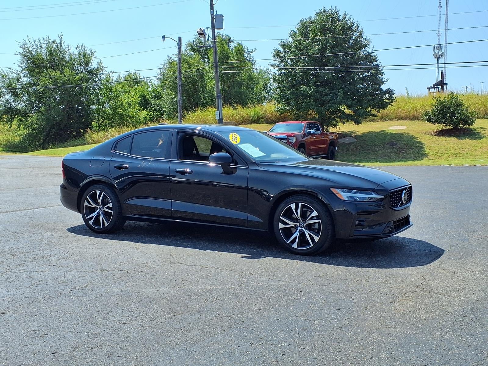 2023 Volvo S60 B5 Plus Dark Theme