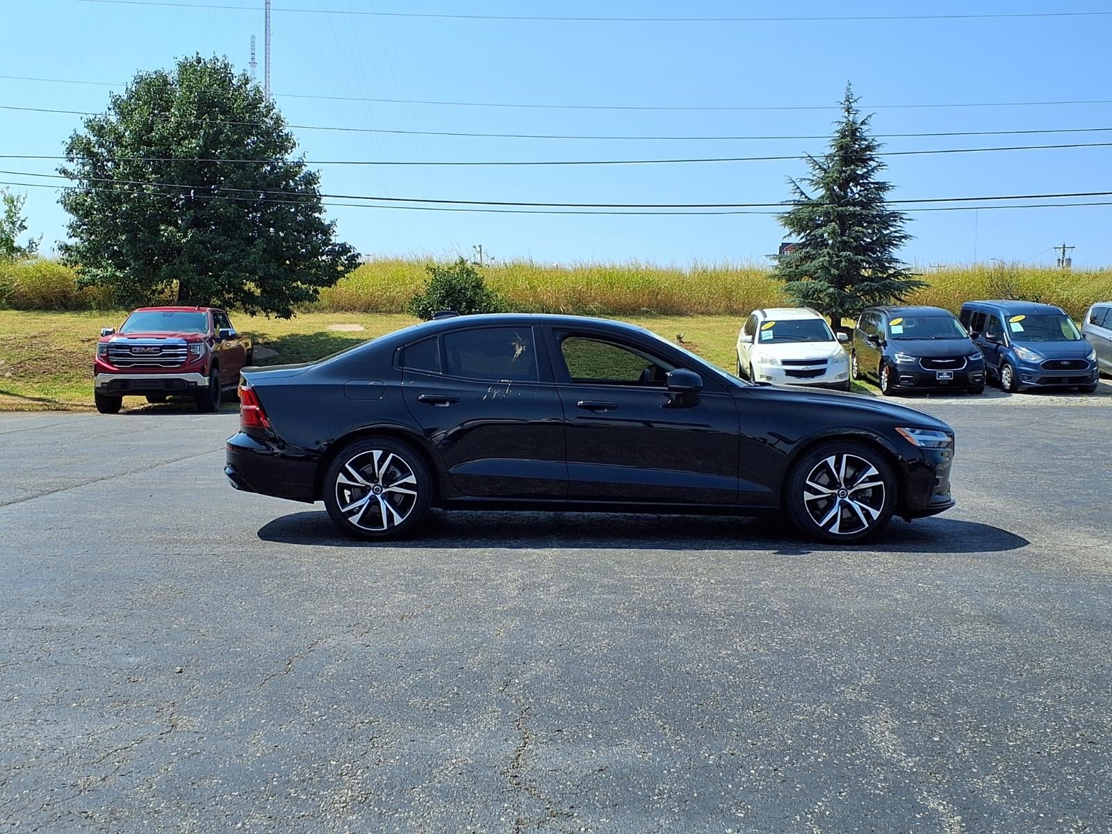 2023 Volvo S60 B5 Plus Dark Theme
