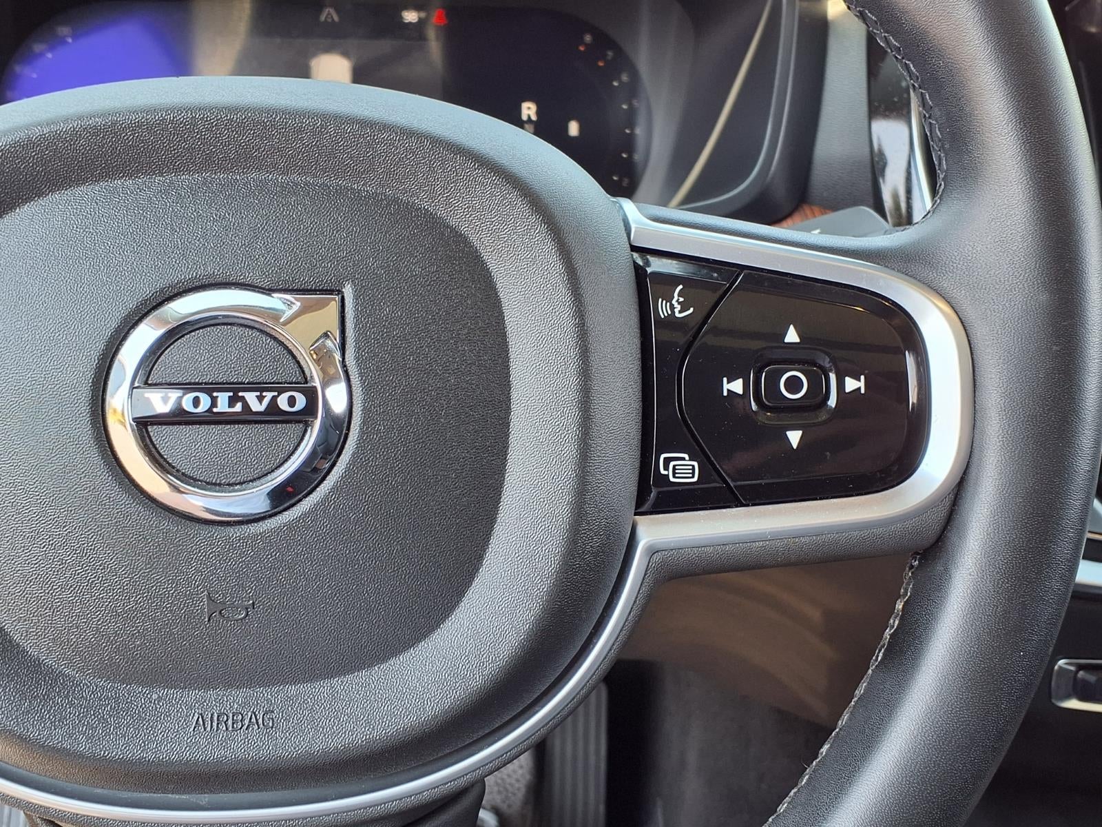 2023 Volvo S60 B5 Plus Dark Theme