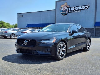 2023 Volvo S60 B5 Plus Dark Theme