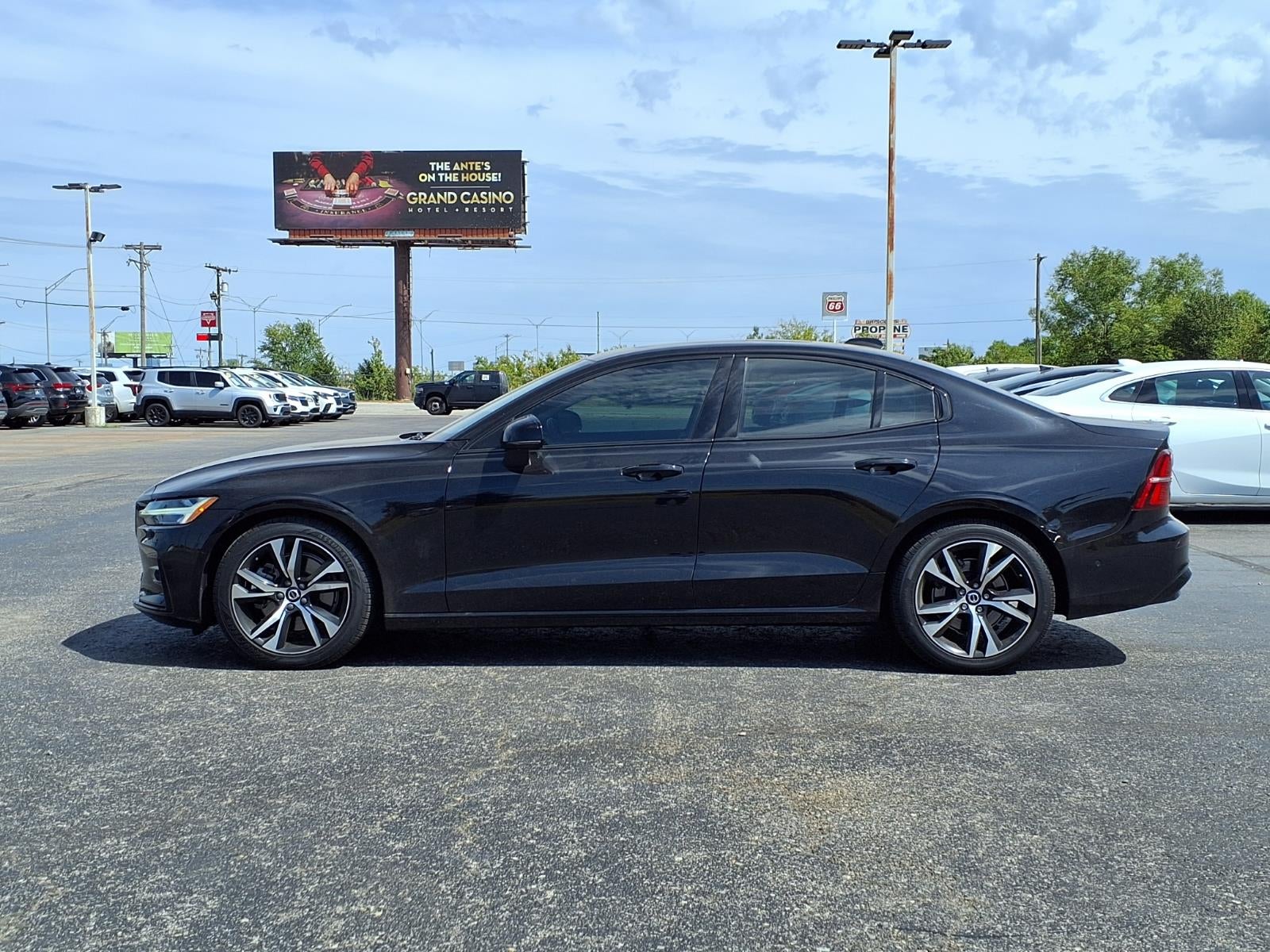 2024 Volvo S60 B5 Plus Dark Theme