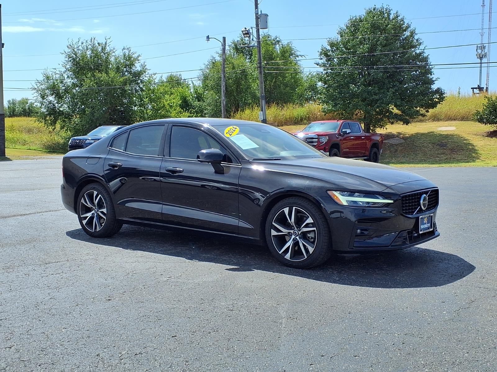 2024 Volvo S60 B5 Plus Dark Theme