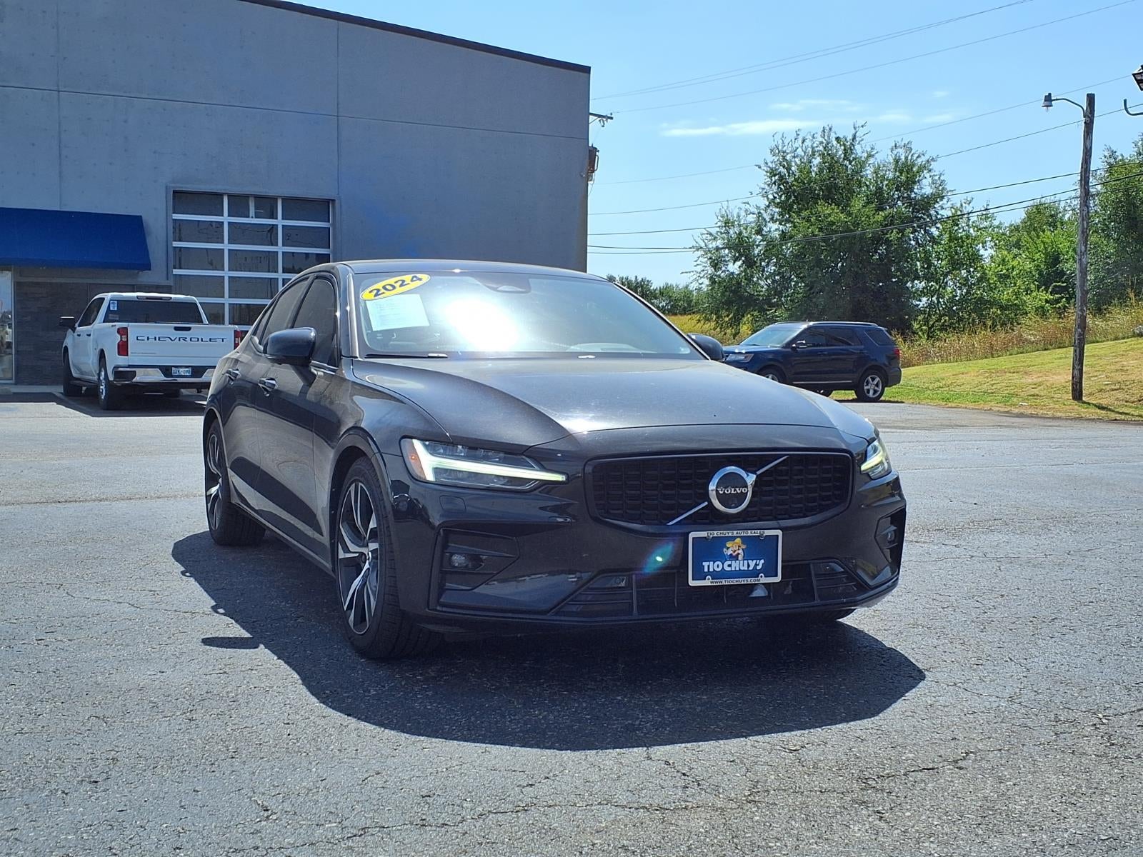 2024 Volvo S60 B5 Plus Dark Theme