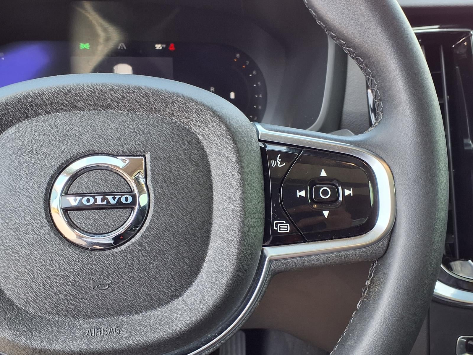 2024 Volvo S60 B5 Plus Dark Theme
