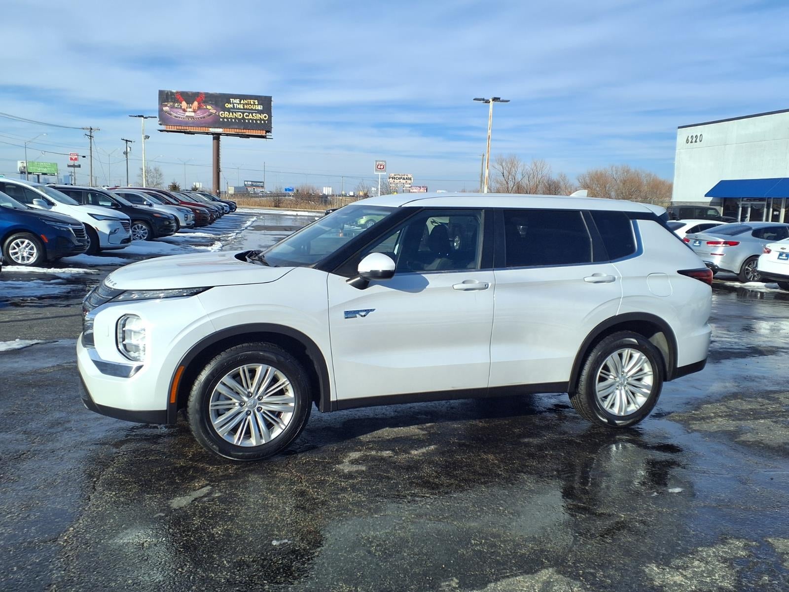 2023 Mitsubishi Outlander PHEV ES