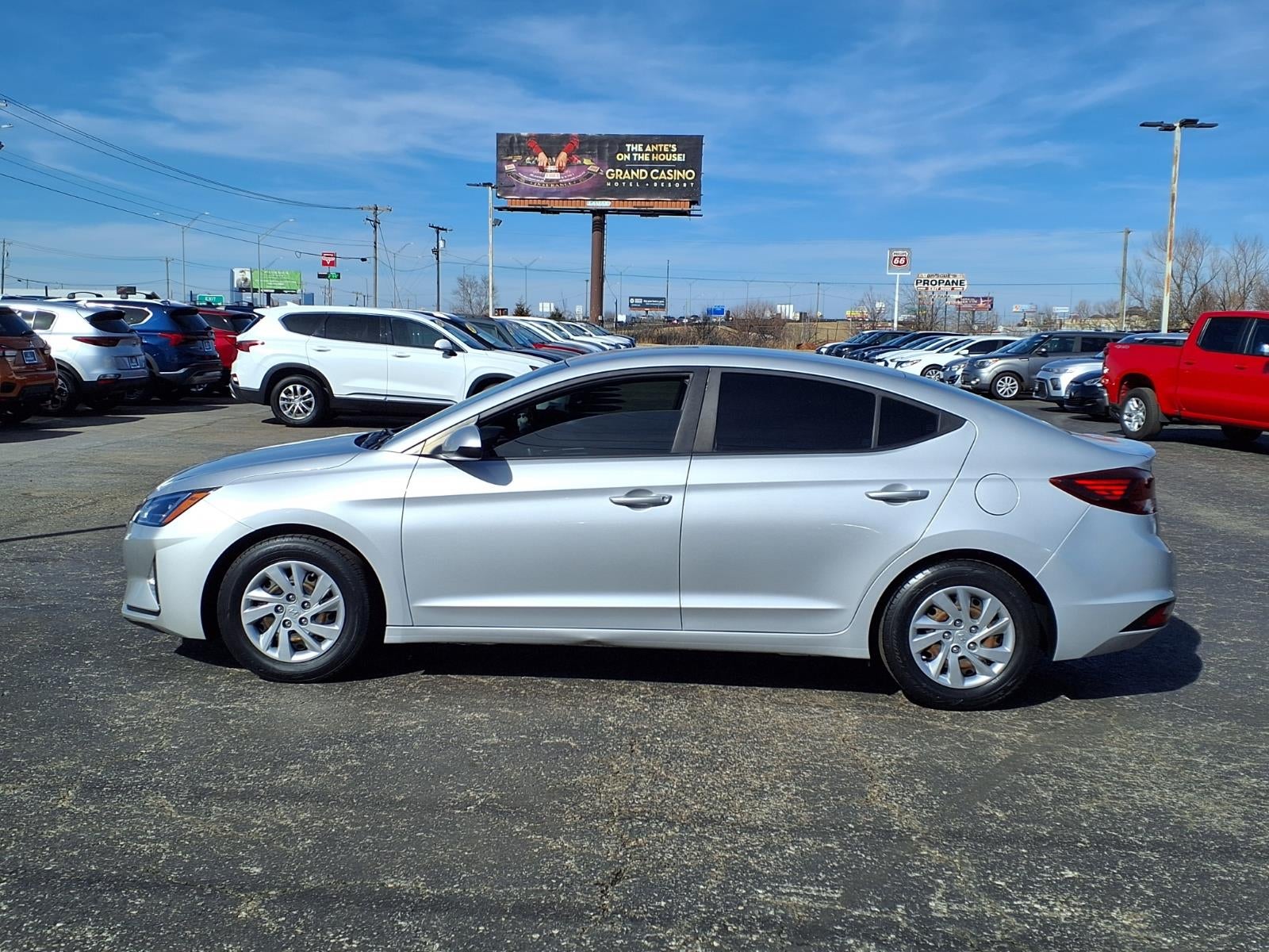 2019 Hyundai ELANTRA SE