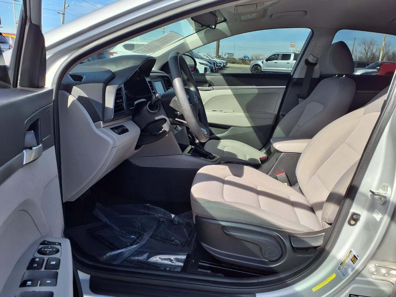 2019 Hyundai ELANTRA SE