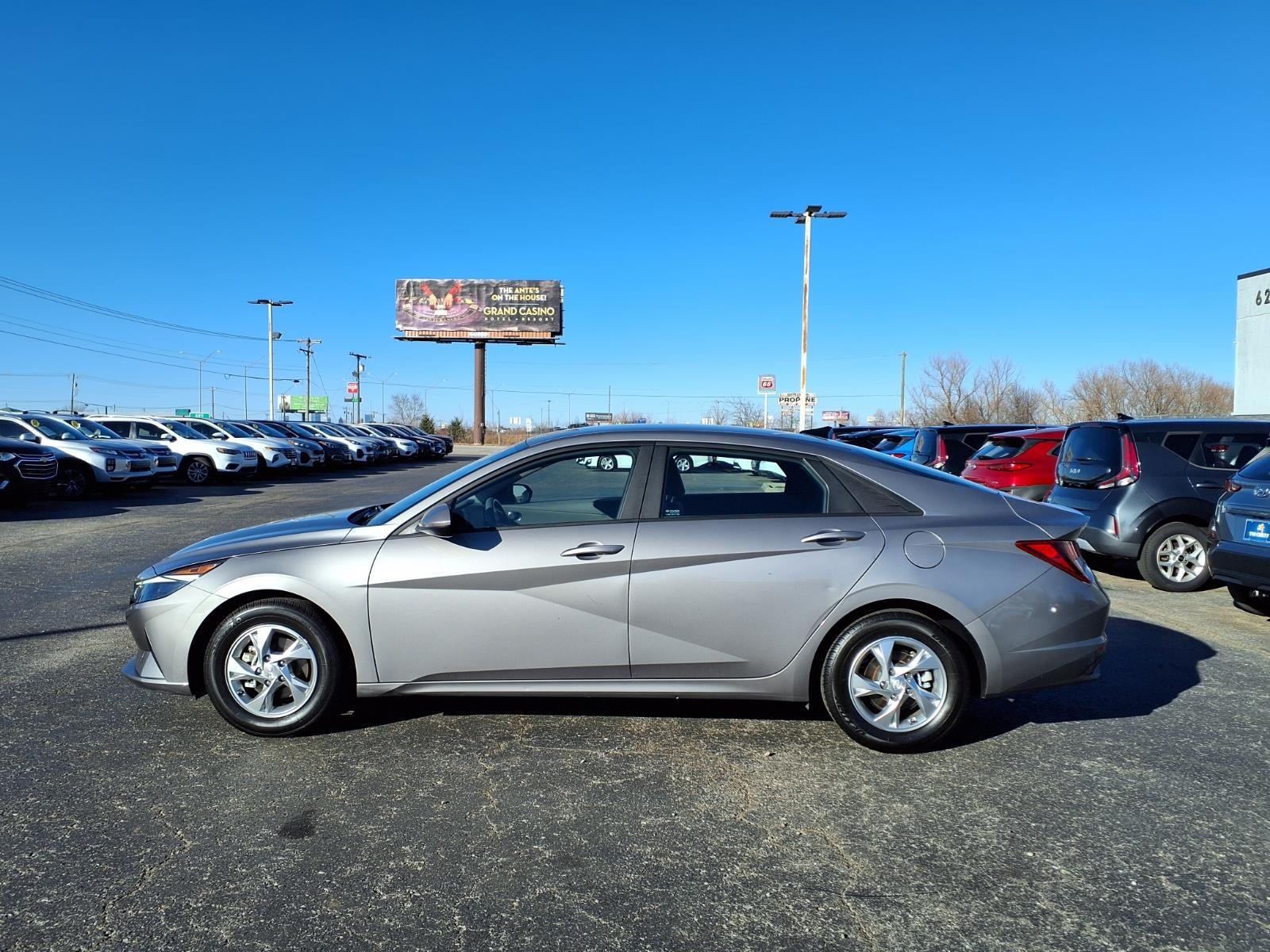 2023 Hyundai ELANTRA SE