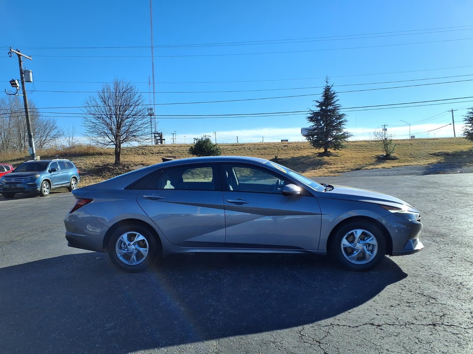 2023 Hyundai ELANTRA SE