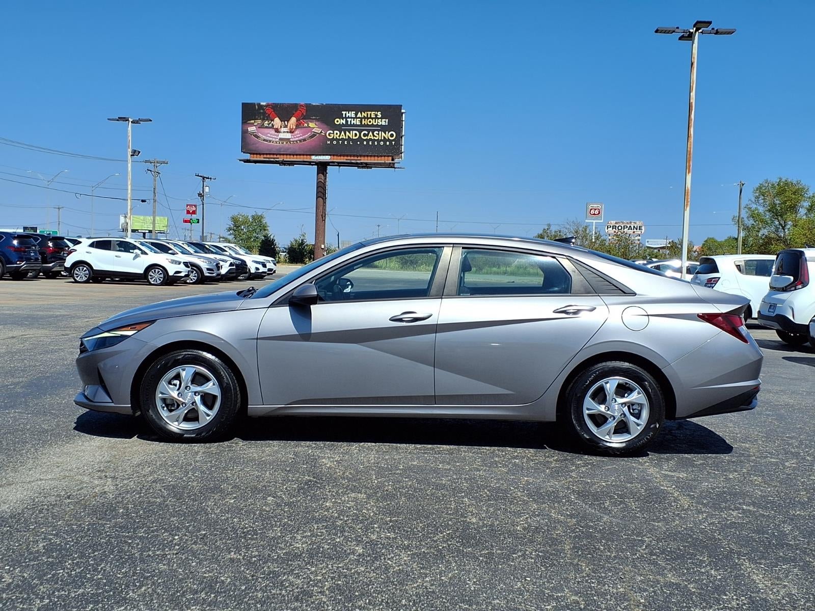 2023 Hyundai ELANTRA SE