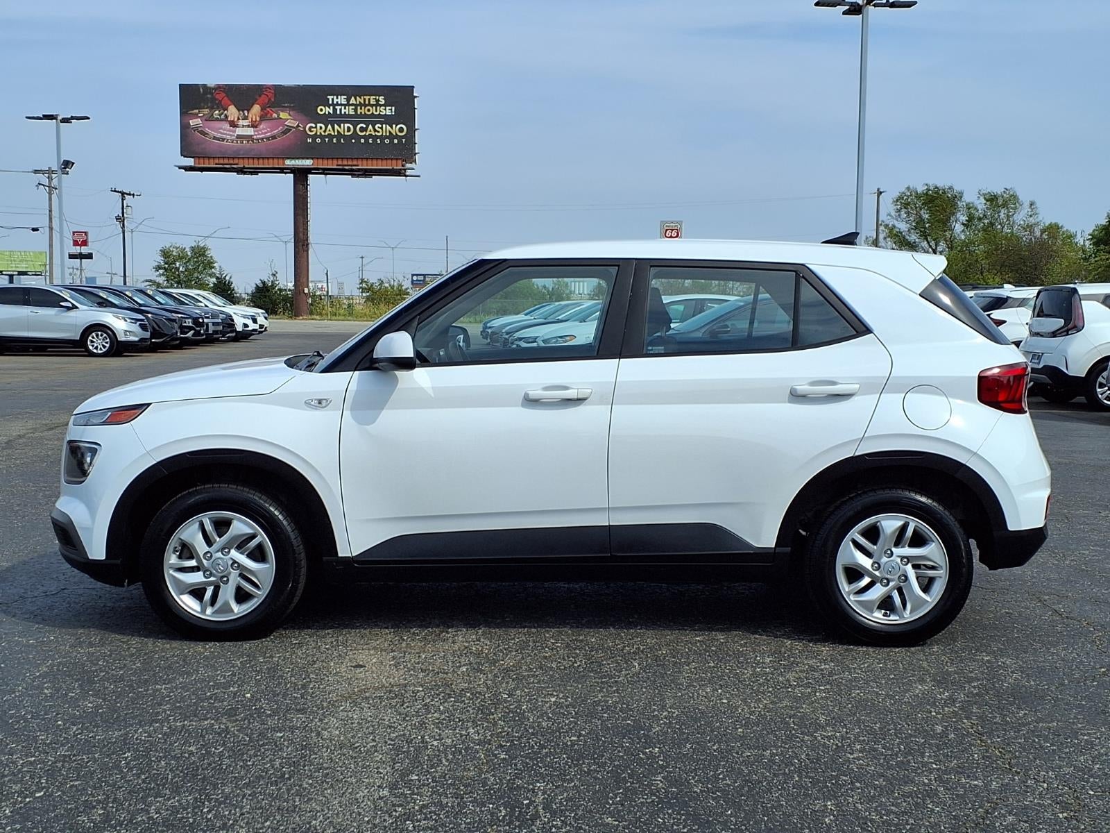 2021 Hyundai VENUE SE