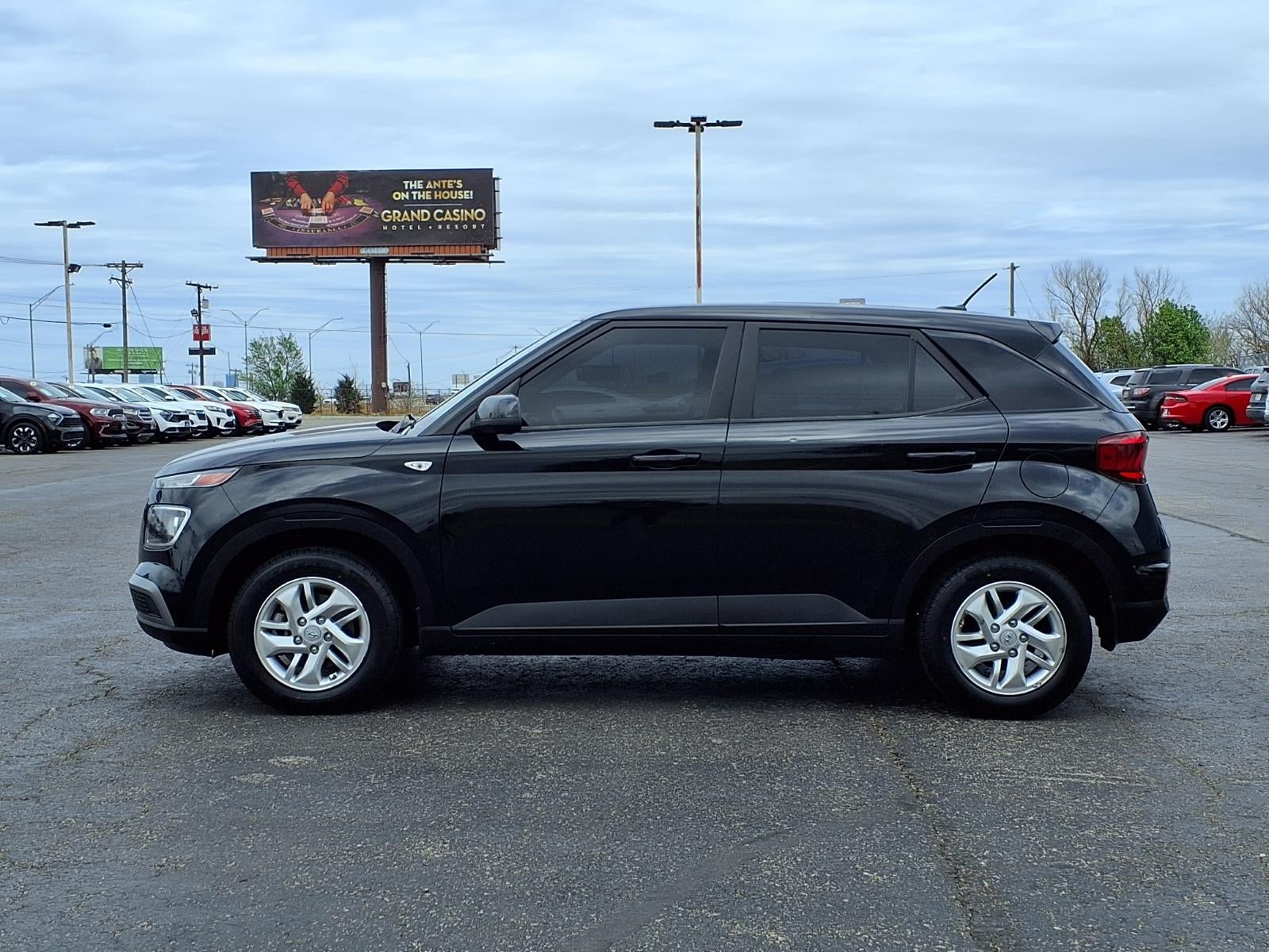 2023 Hyundai VENUE SE