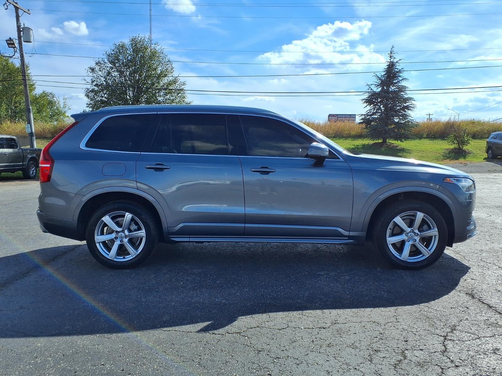 2020 Volvo XC90 T6 Momentum 6-Passenger