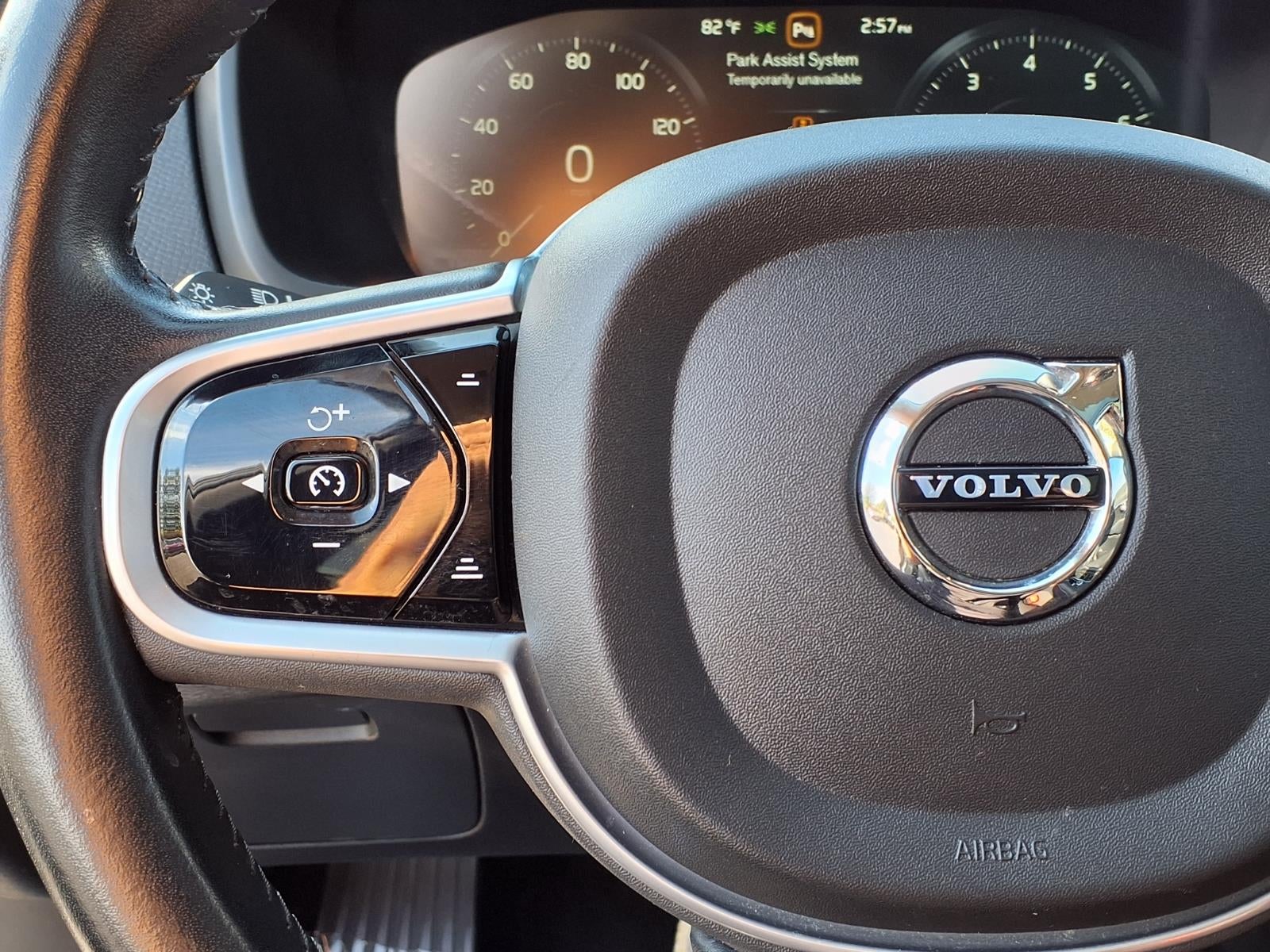 2020 Volvo XC90 T6 Momentum 6-Passenger