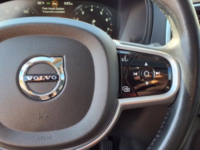 2020 Volvo XC90 T6 Momentum 6-Passenger