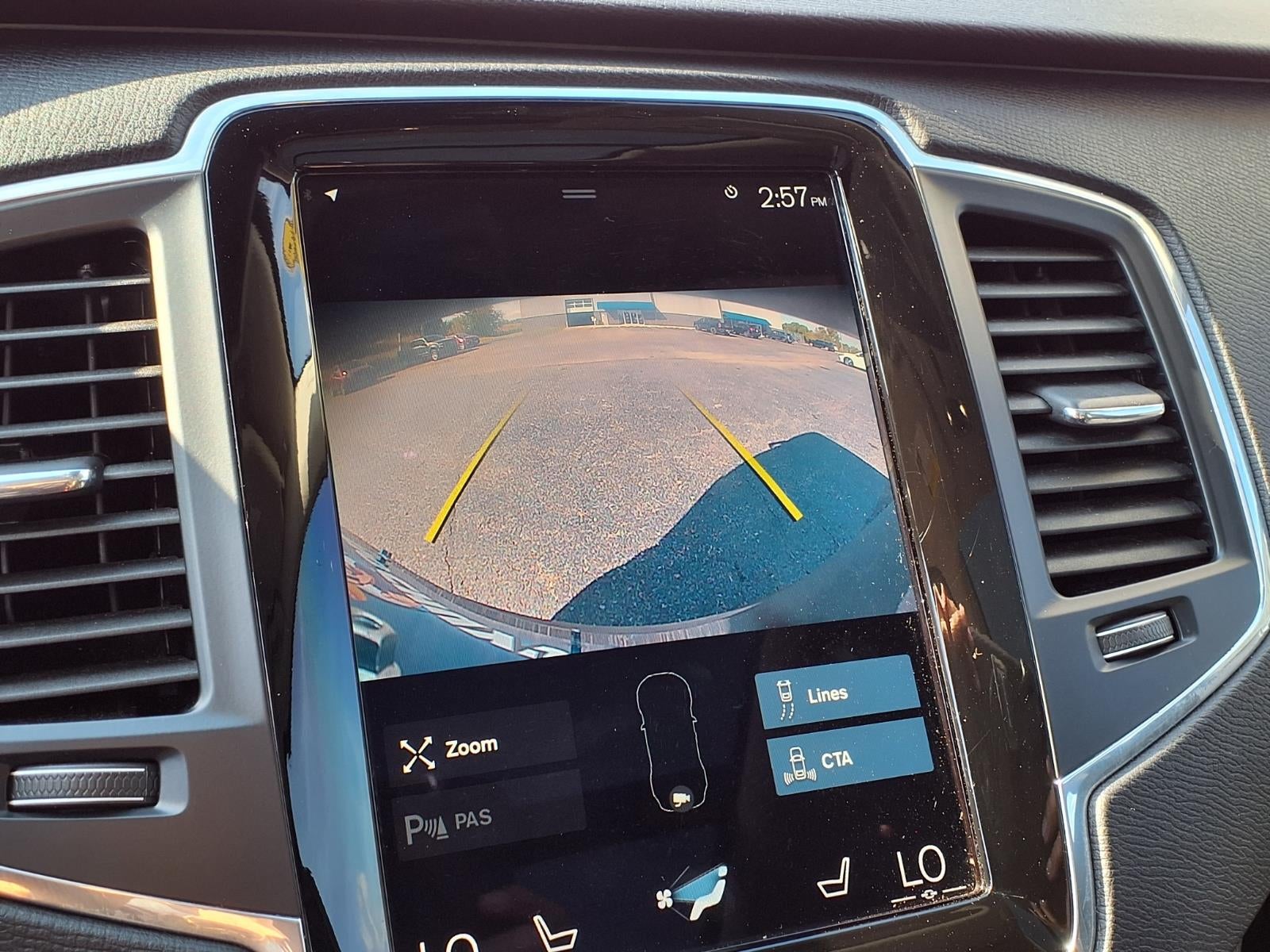 2020 Volvo XC90 T6 Momentum 6-Passenger