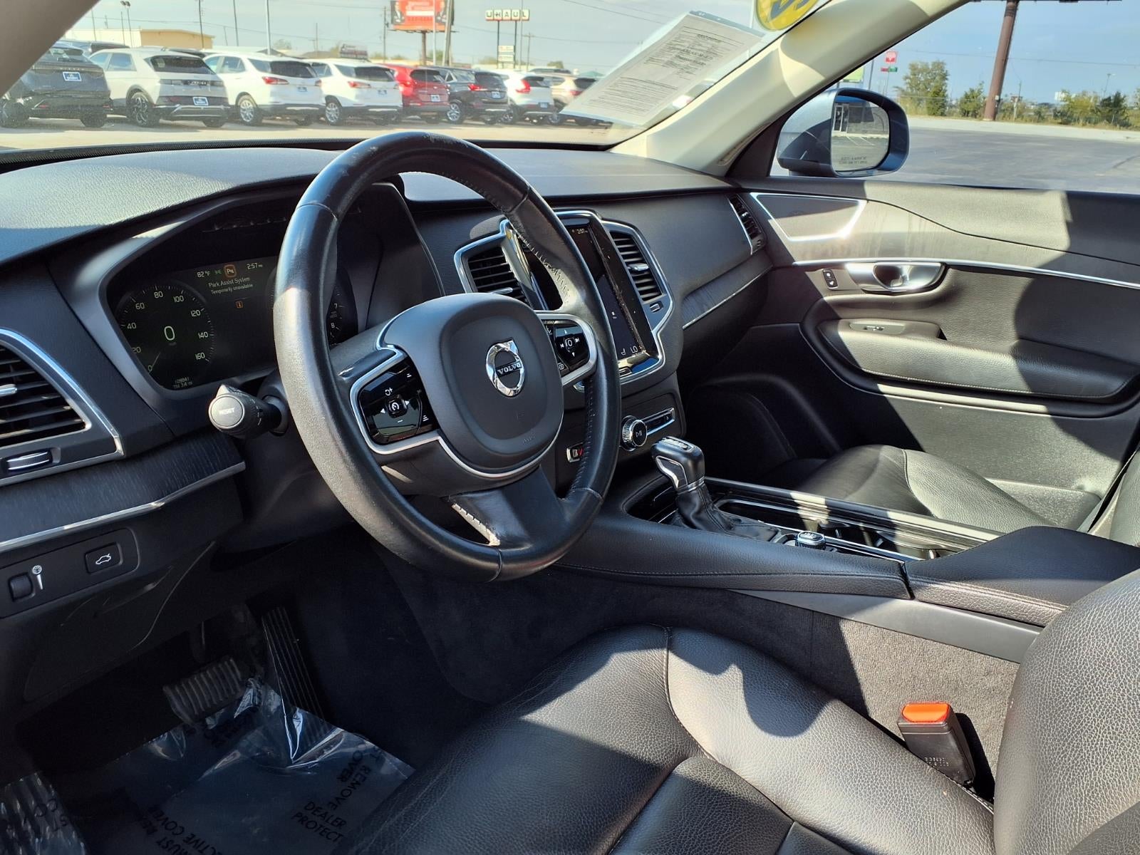 2020 Volvo XC90 T6 Momentum 6-Passenger