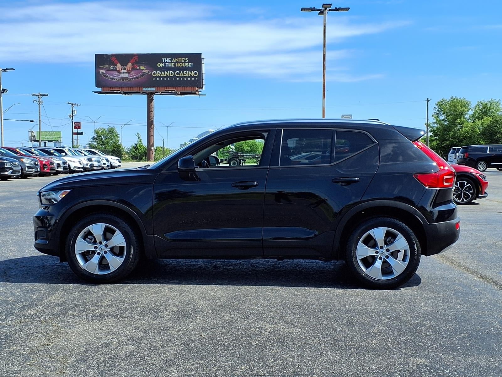 2021 Volvo XC40 T4 Momentum