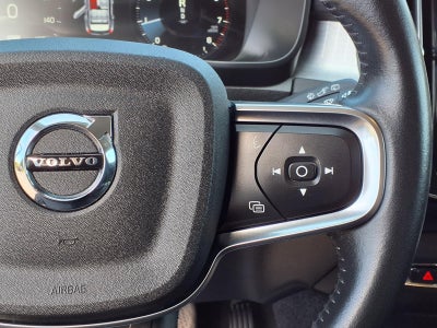 2021 Volvo XC40 T4 Momentum