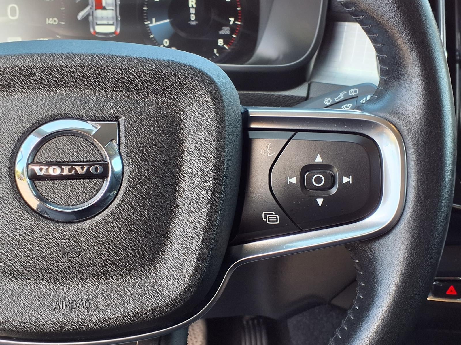 2021 Volvo XC40 T4 Momentum