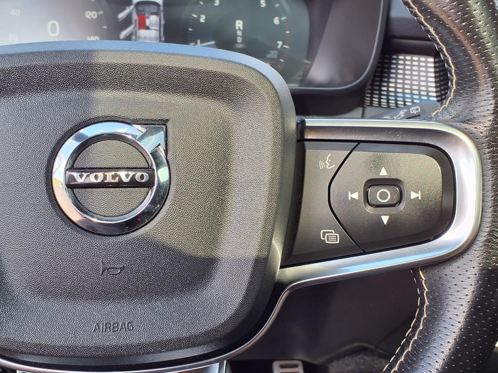2021 Volvo XC40 T4 R-Design