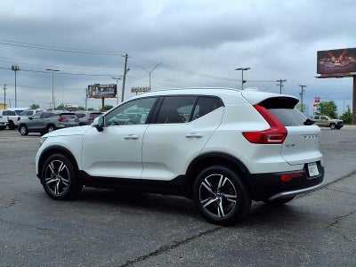 2023 Volvo XC40 B5 Plus Bright Theme
