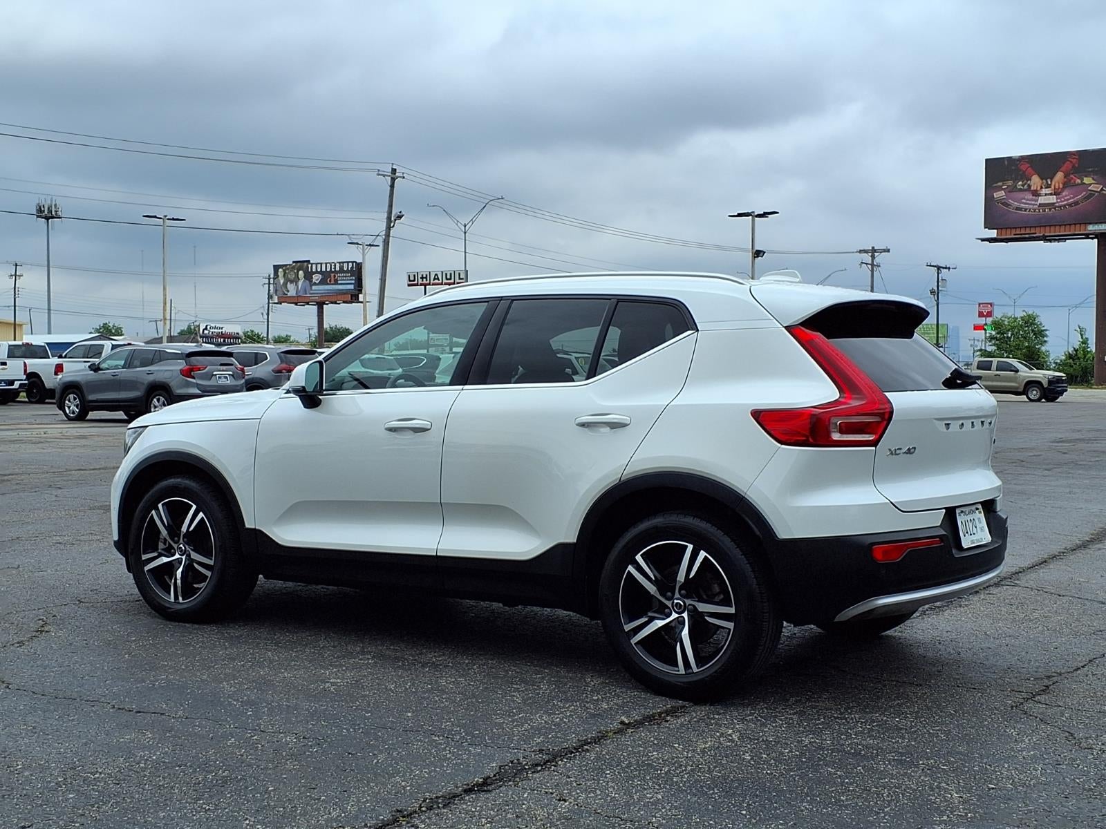 2023 Volvo XC40 B5 Plus Bright Theme