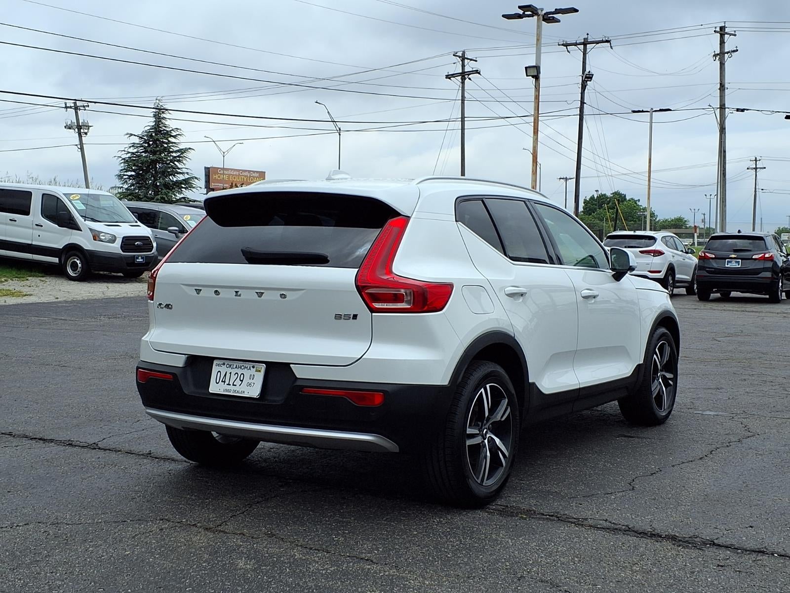 2023 Volvo XC40 B5 Plus Bright Theme