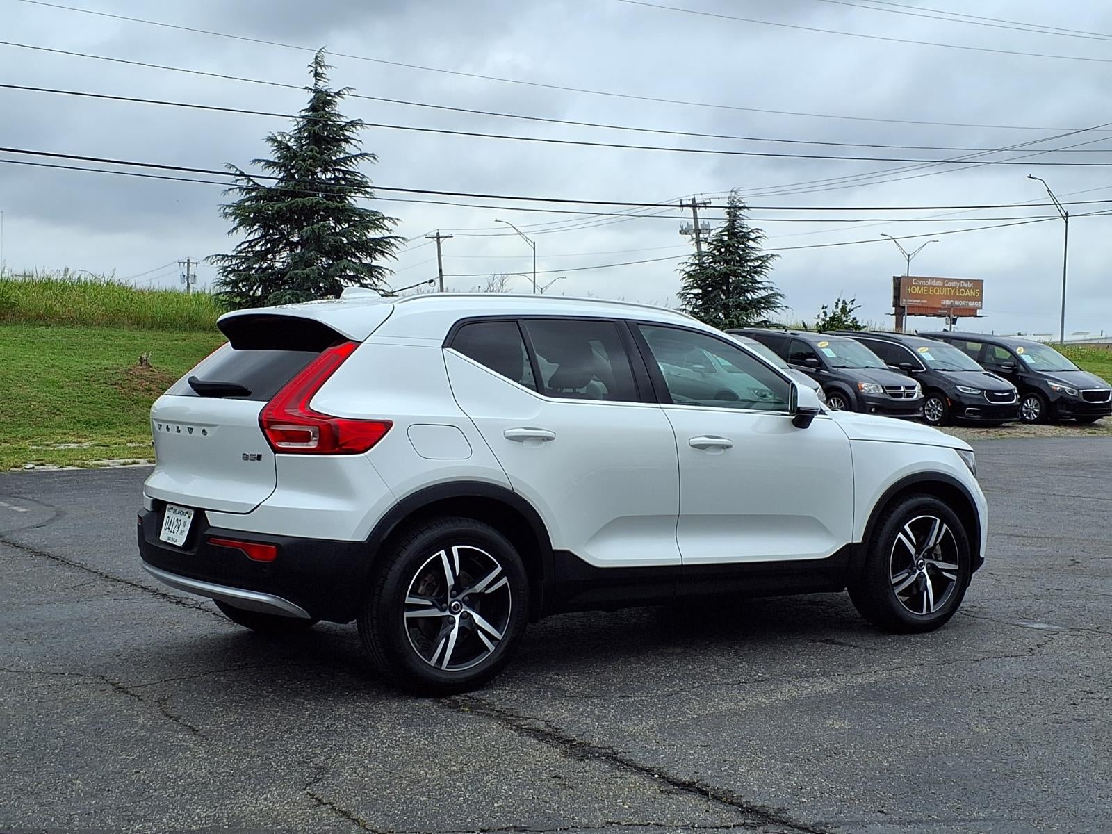 2023 Volvo XC40 B5 Plus Bright Theme