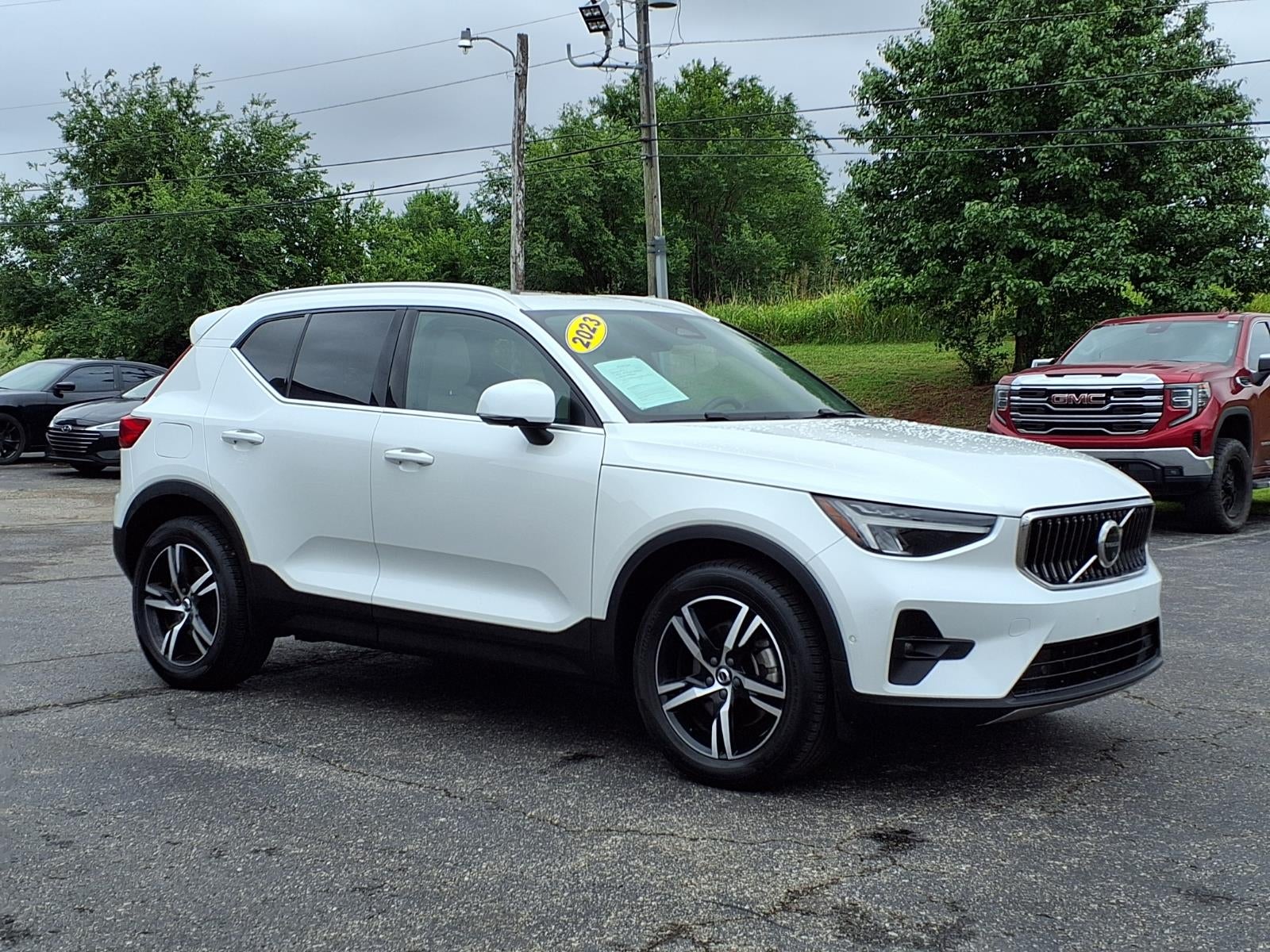 2023 Volvo XC40 B5 Plus Bright Theme