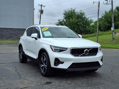 2023 Volvo XC40 B5 Plus Bright Theme