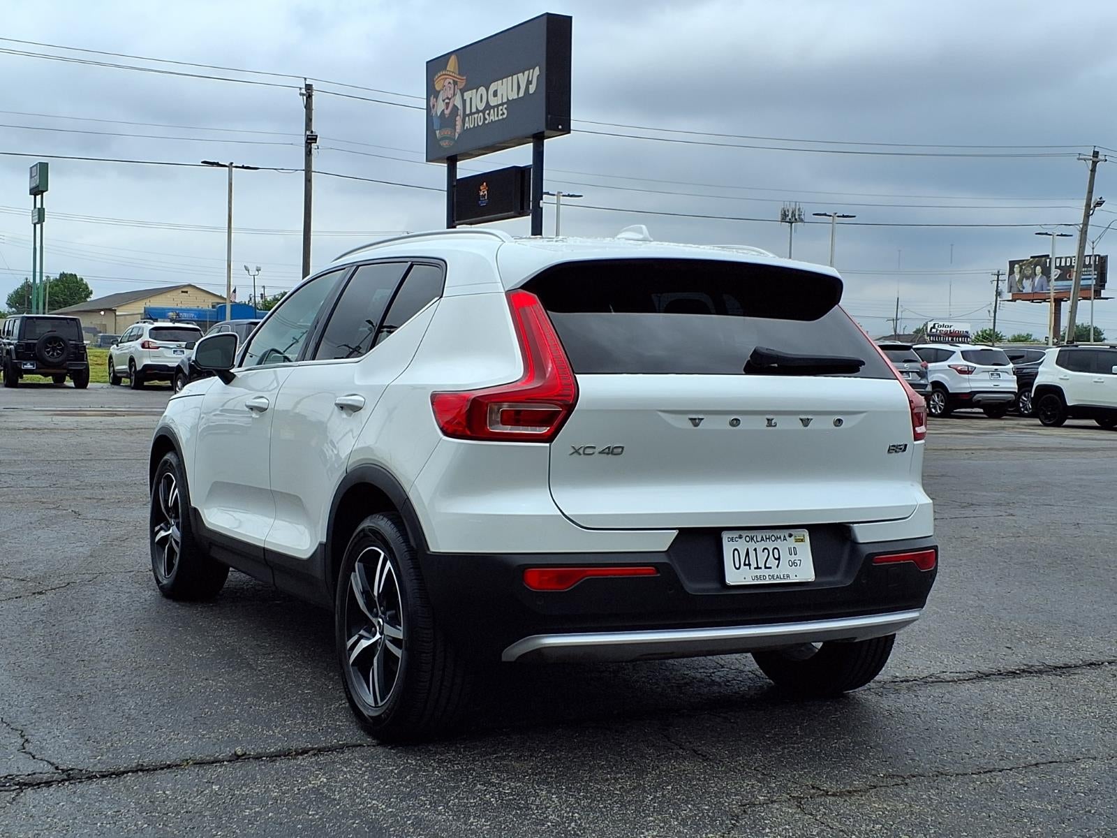 2023 Volvo XC40 B5 Plus Bright Theme