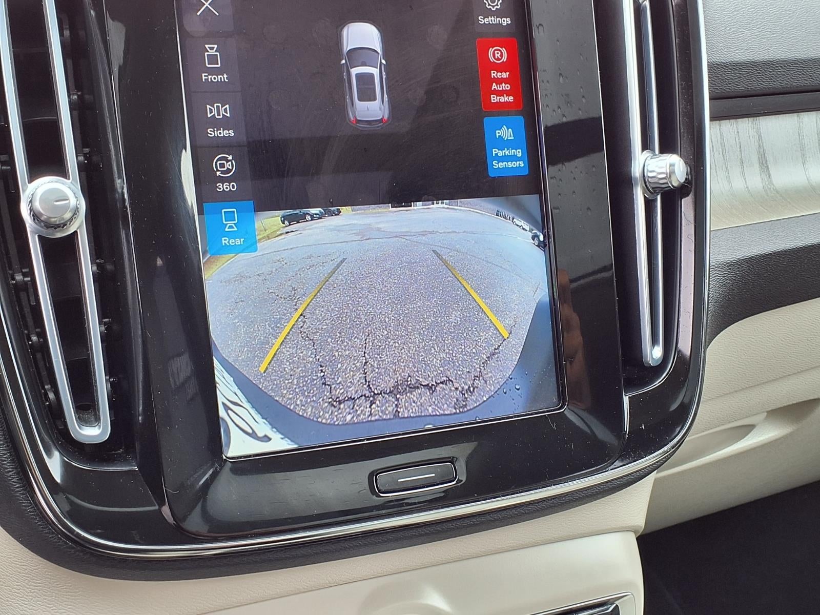2023 Volvo XC40 B5 Plus Bright Theme