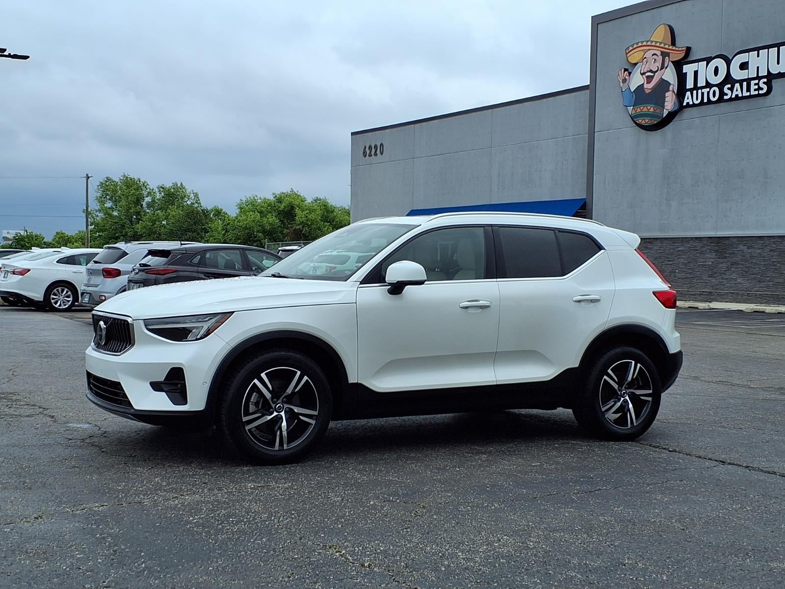 2023 Volvo XC40 B5 Plus Bright Theme